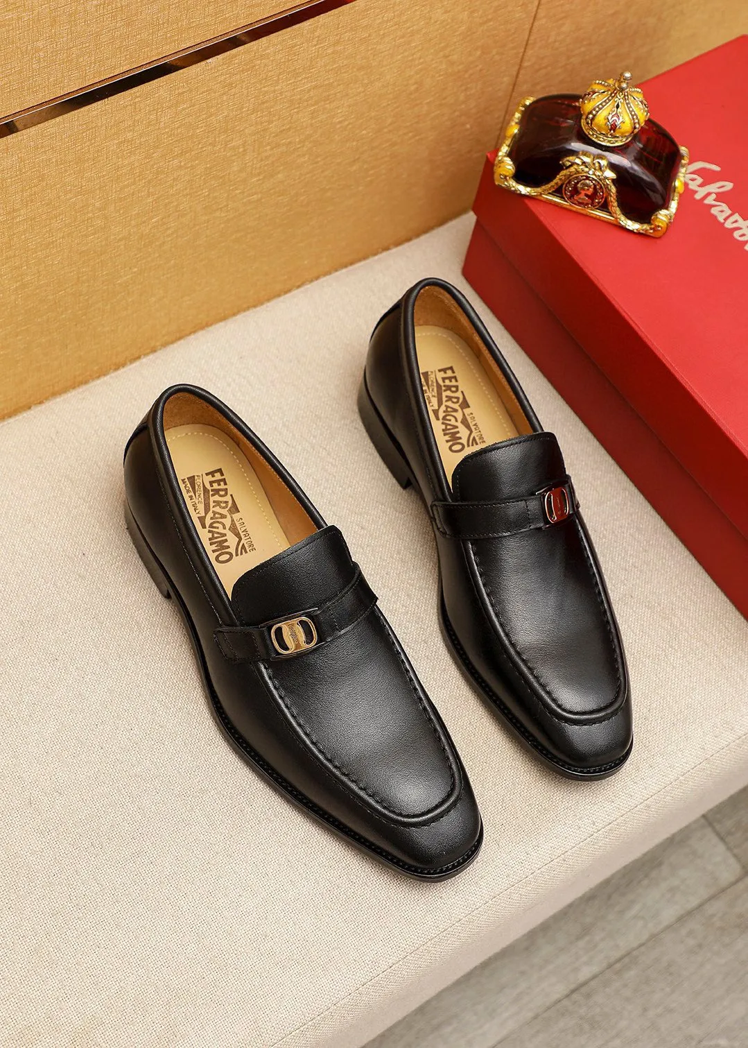 Men's shoes 💰460 💐 Product trademark: Ferragamo "Ferragamo" casual leather shoes Regular size: 38-44 (45.46🉑️customized) Product materials: Selected imported first-layer calfskin upper + luxury hardware buckle, imported water-dyed cowhide leather lining. Strong three-dimensional visual effect, original outsole color: 2⃣️seed leather materials optional